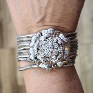 Silverstone metal bracelet Large size rhinestones floral setting